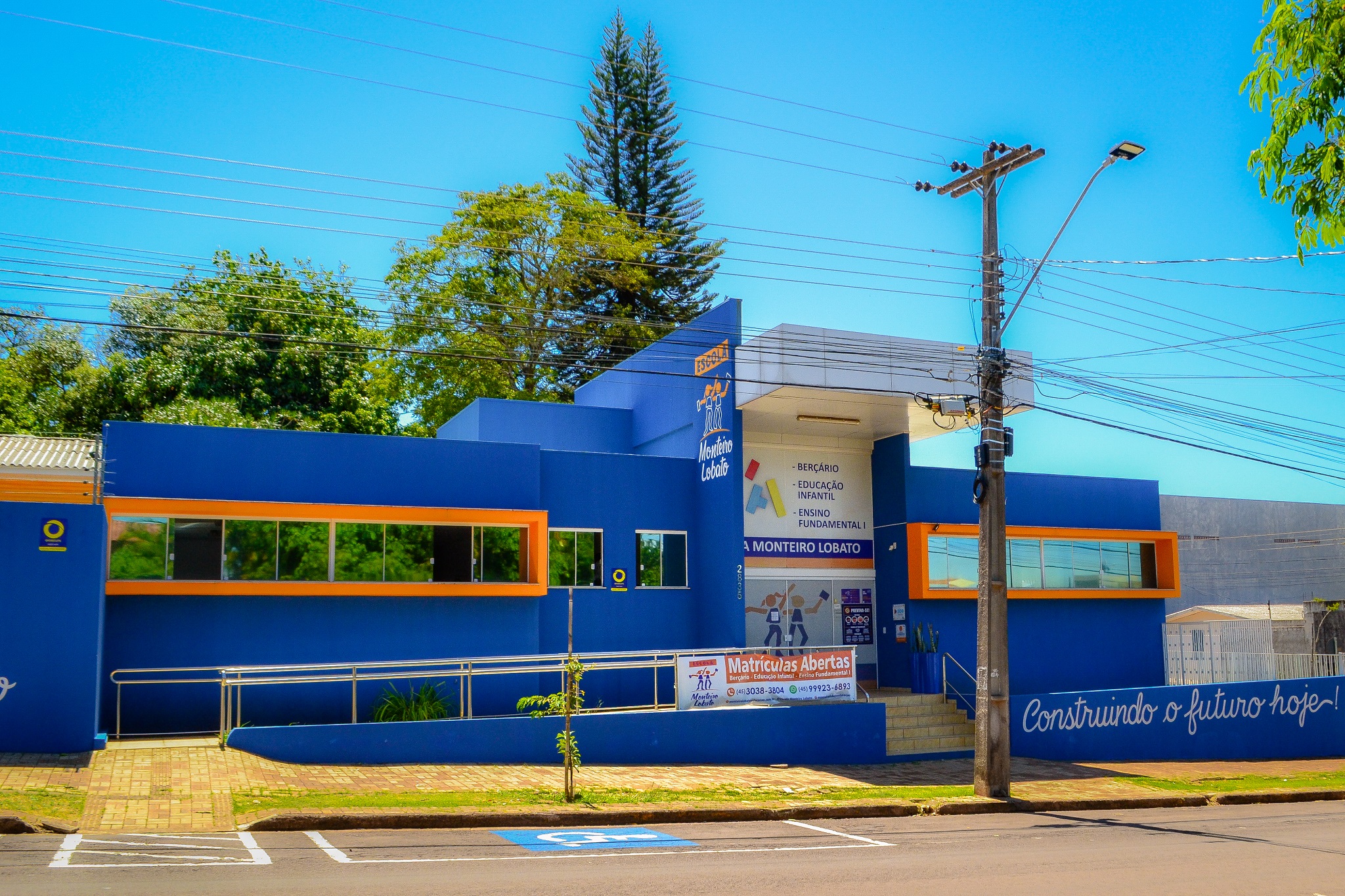 Infraestrutura da Escola Monteiro Lobato